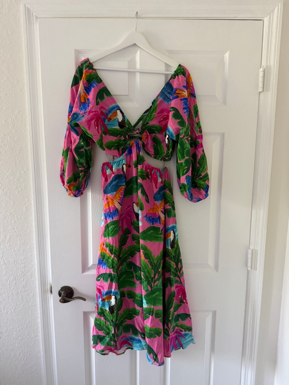 Farm Rio printed v neck cutout dress - Picture 3 of 4
